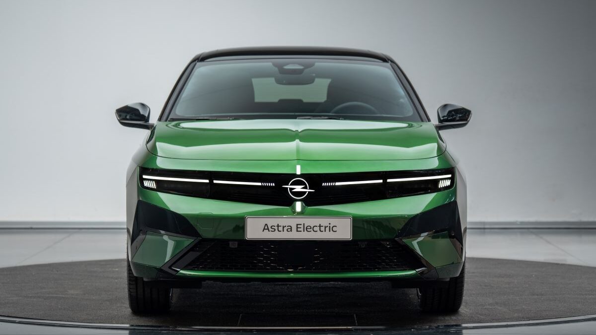 opel astra electric sports tourer43