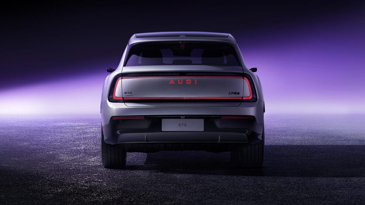 Audi E7X con batería de 109 kWh y arquitectura de 900 voltios. 750 kilómetros de autonomía bajo ciclo chino. Potencia de 680 CV y de 0 a 100 km/h en menos de cuatro segundos.