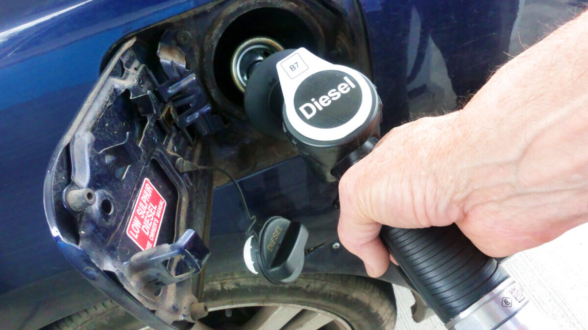 En Diesel, la banda de precios va de los 0,004 € por litro en Venezuela hasta 3,414 €, también en Hong Kong 