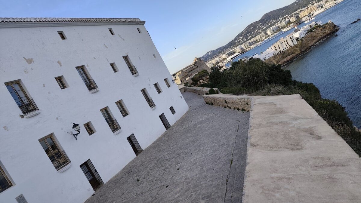 No habrá cupos, de momento, para coches ECO y CERO