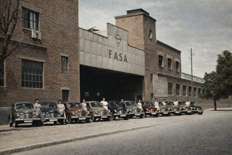 Primeros Renault 4/4 salidos de la planta de Valladolid
