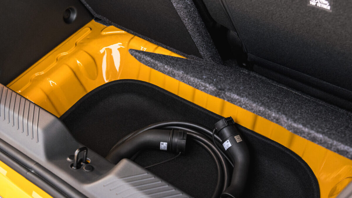 Pese a un consumo notable, te costará extraer más de 200 km a la batería del Renault Twingo. Pese a un consumo notable, te costará extraer más de 200 km a la batería del Renault Twingo.