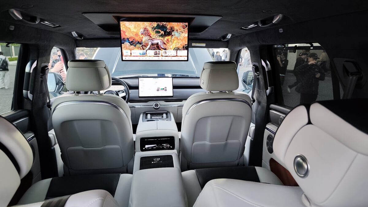 Tank 700 Hi4-Z desafía a Land Cruiser y mira de reojo al Clase G o al Defender