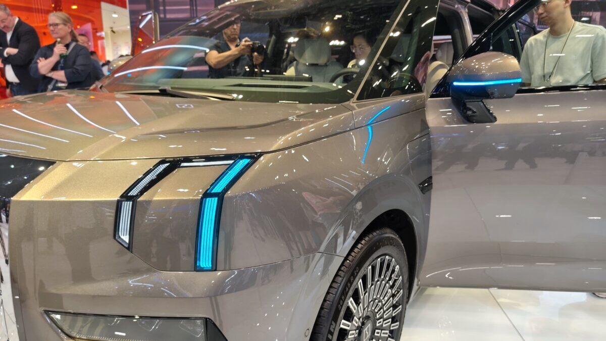 Estas señales lumínicas en color turquesa te anuncian la utilización de la conducción autónoma.