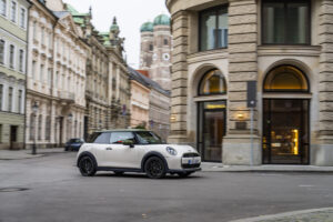 P90628177 highRes mini cooper s paul s