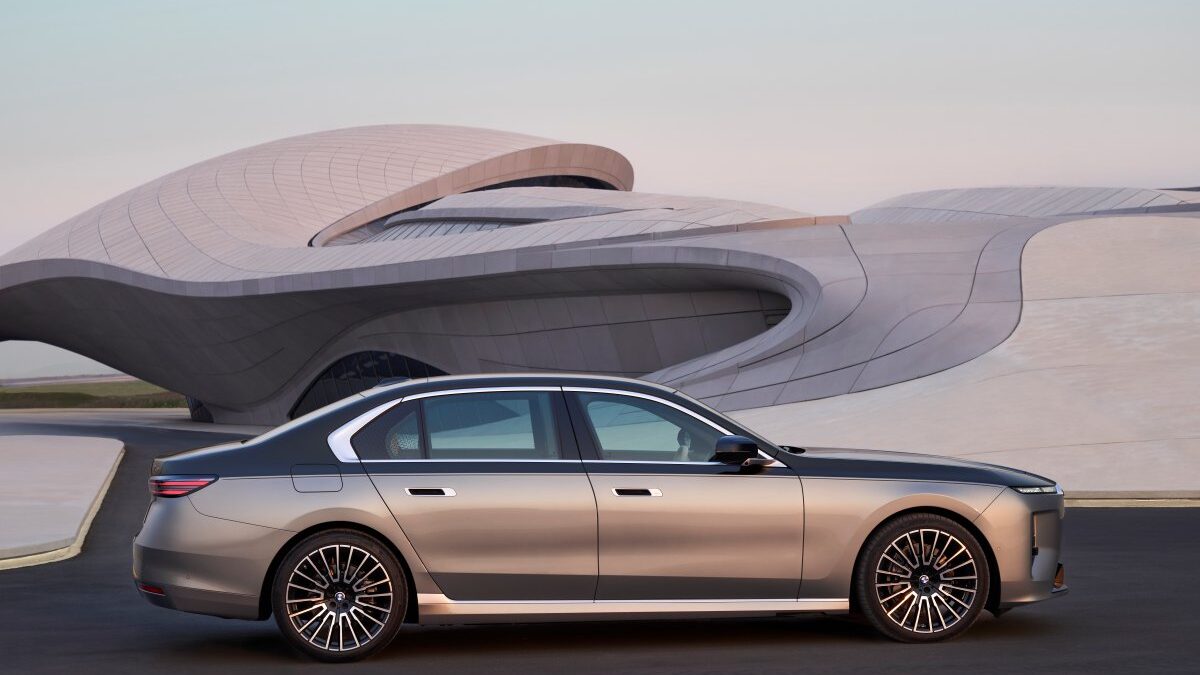 P90636058 highRes bmw 740 xdrive 04 20