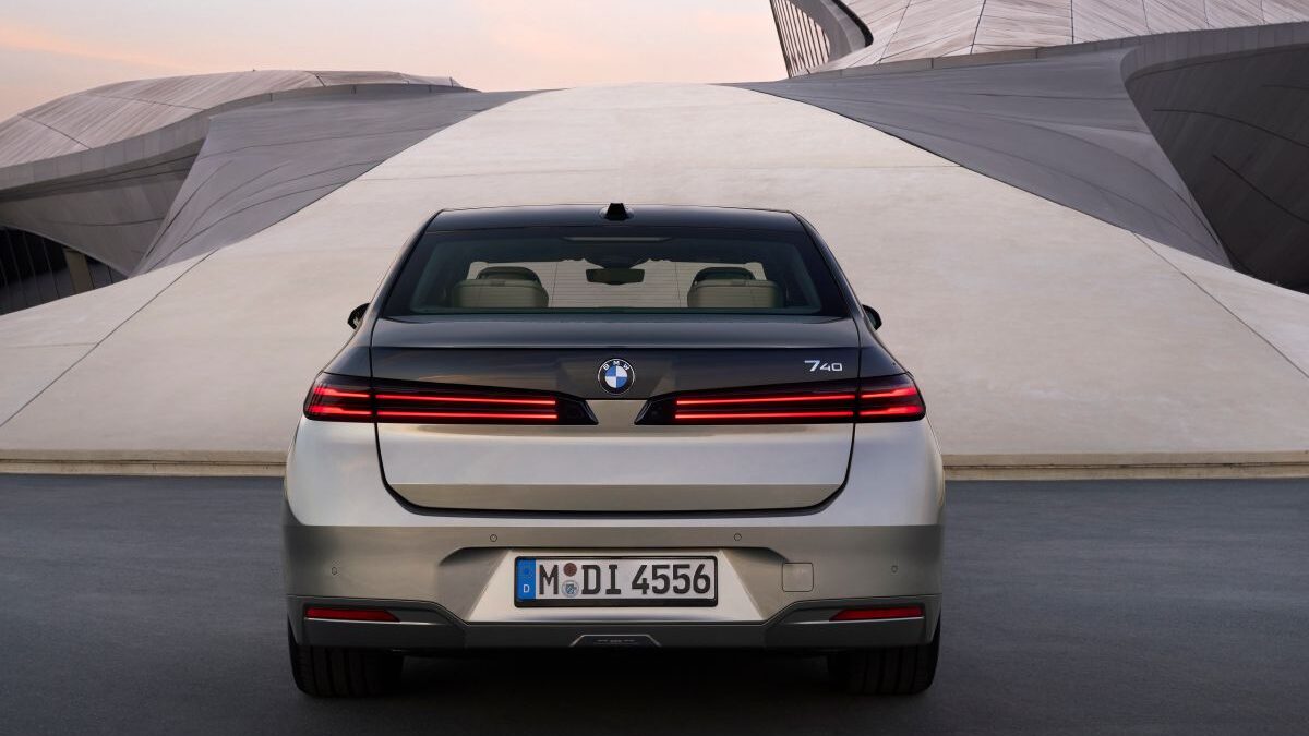 P90636063 highRes bmw 740 xdrive 04 20