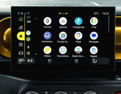 Google Maps da el golpe definitivo: la función que jubilará las apps de carga llega a Android Auto Golpe de efecto de Google Maps en la planificación de rutas con coche eléctrico