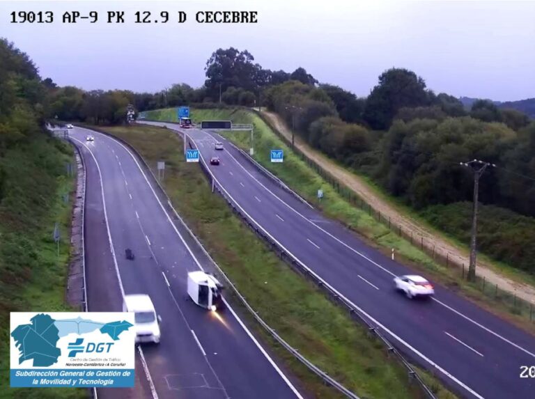 La baliza V16 vuelve al debate tras el repunte de atropellos en carretera