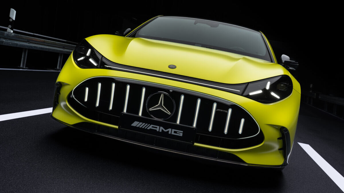 Das neue Mercedes AMG GT 4 Türer Coupé: Revolutionäre Performance. Maximale Intensität. The new Mercedes AMG GT 4 Door Coupé: Revolutionary performance. Maximum intensity.