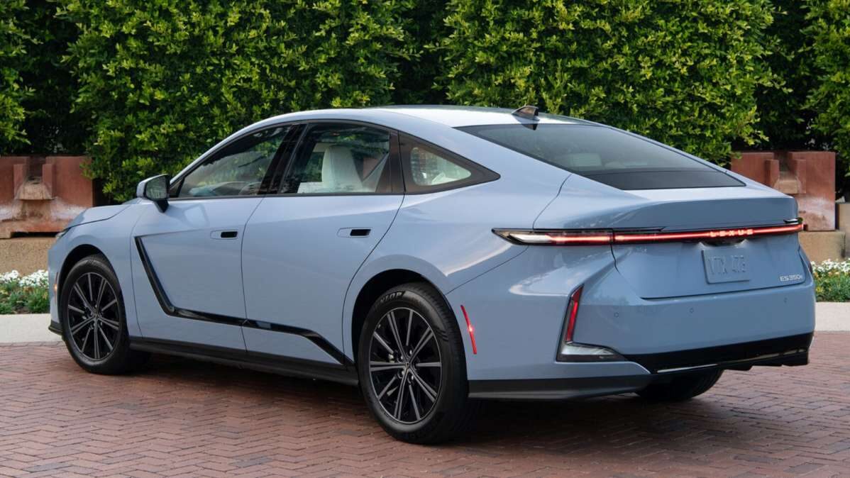 ES350E Premium Skylight Blue White 04 scaled