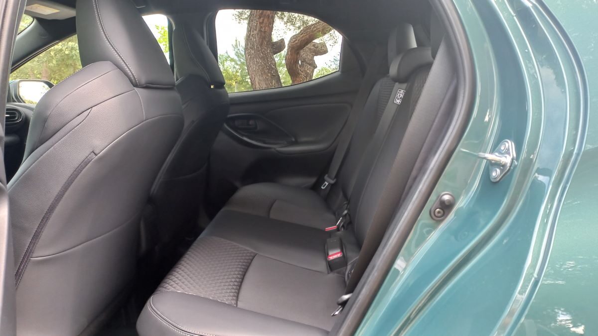 Renault Clio vs Toyota Yaris (2)