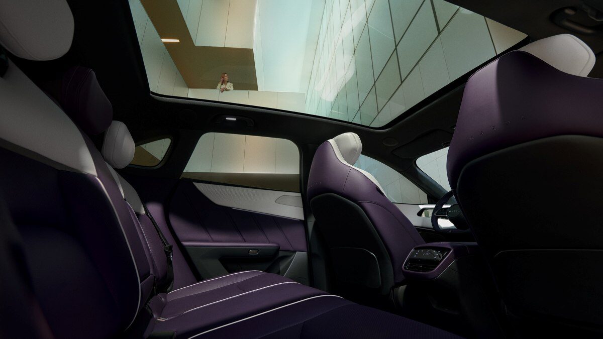 interior Mazda CX 6e 2