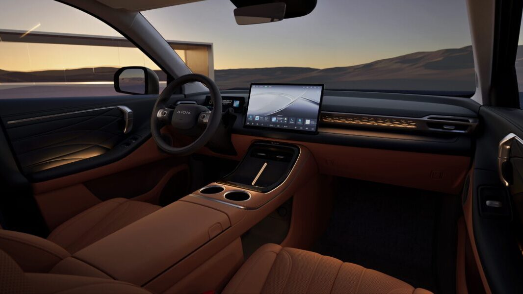 Buen aspecto el del GAC AION V. Destacable también su espaciosidad interior.