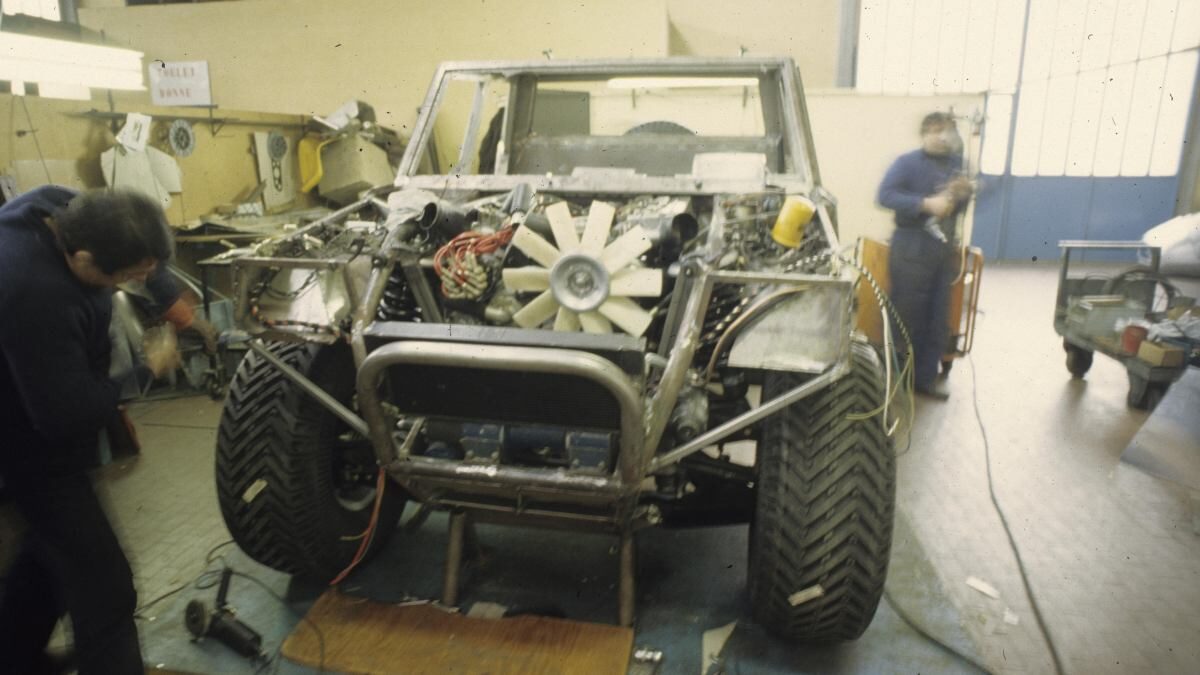 Lamborghini LM002 2 Lamborghini LM002 2