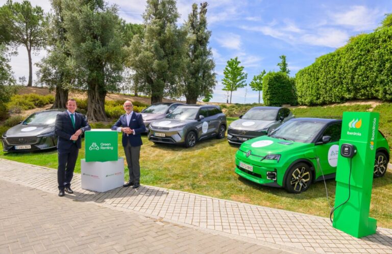 Luis Buil, director de Smart Mobility de Iberdrola y Fernando Jañez, director general de Santander Consumer Bank España.jpg