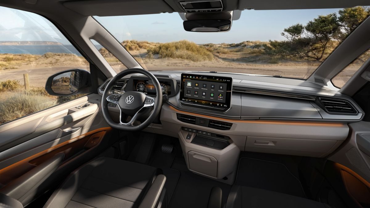 Interior Volkswagen California Volkswagen recupera el Caravelle y reordena su gama de grandes MPV