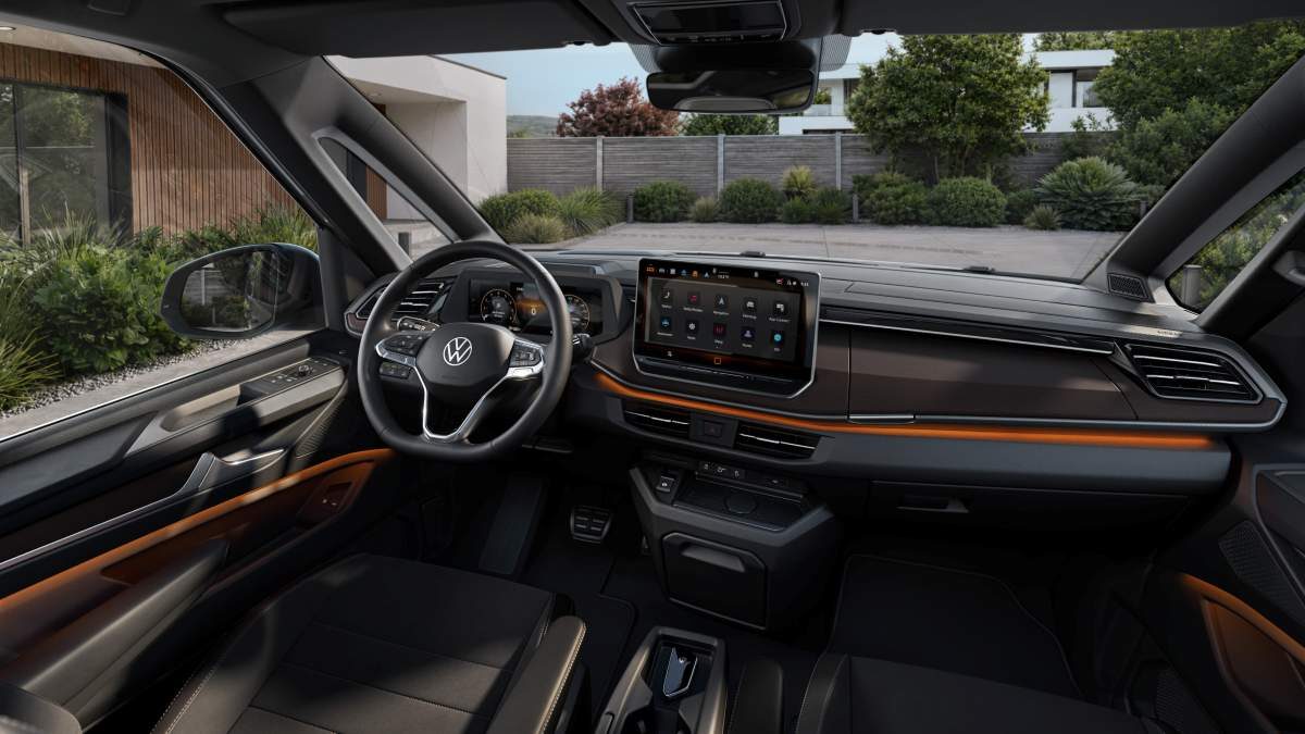 Interior Volkswagen Caravelle Volkswagen recupera el Caravelle y reordena su gama de grandes MPV