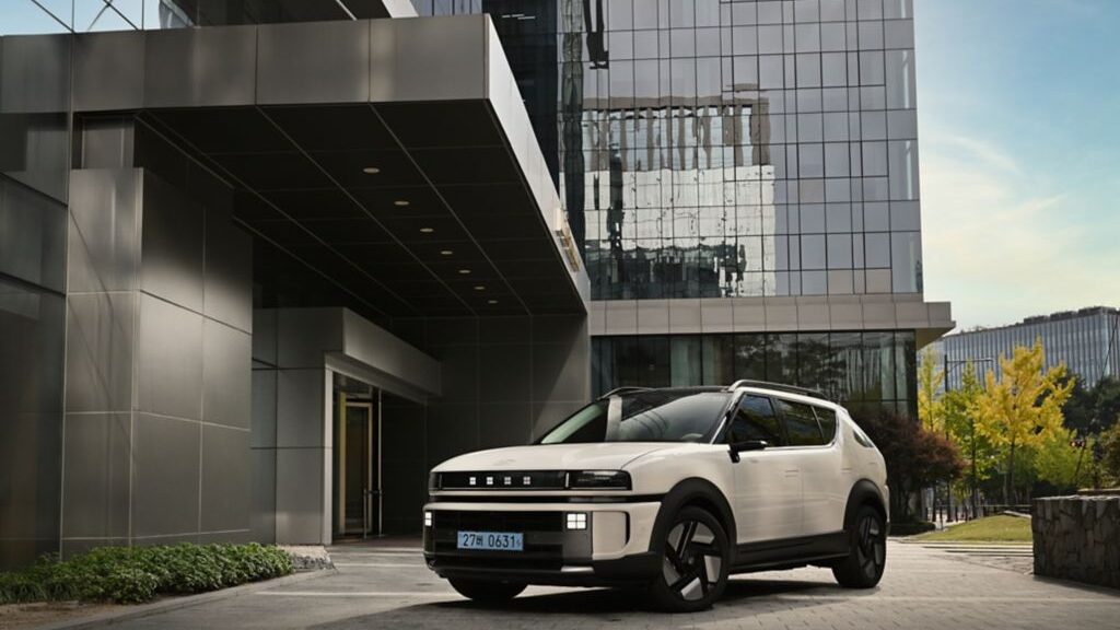 Hyundai Nexo 2026, vista frontal tres cuartos en entorno urbano