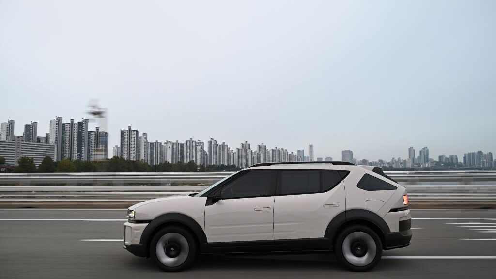 Hyundai Nexo 2026 de perfil: SUV eléctrico de pila de combustible de hidrógeno