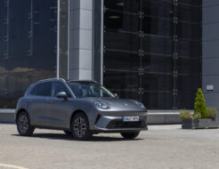Así es el GWM ORA 5: el primer coche de la marca china que ya puedes comprar GWM ORA 5 en estático, tres cuartos delantero