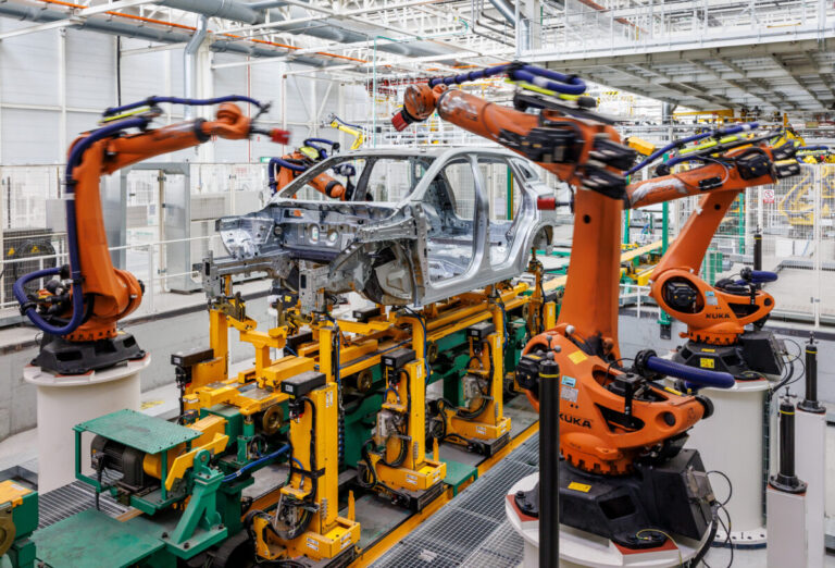 Dato extraído del Anuario ANFAC 2025: 41.995 millones de euros en impuestos de la automoción