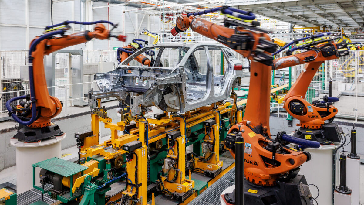 Dato extraído del Anuario ANFAC 2025: 41.995 millones de euros en impuestos de la automoción