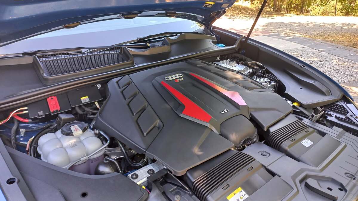 Audi RS Q8 (3) Audi RS Q8 (5)
