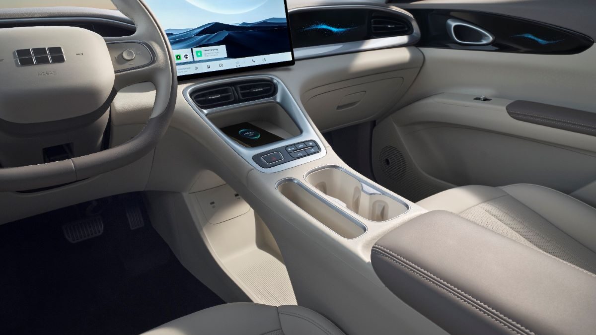 Geely E2 interior 1 Geely E2 interior 6 coche eléctrico chino