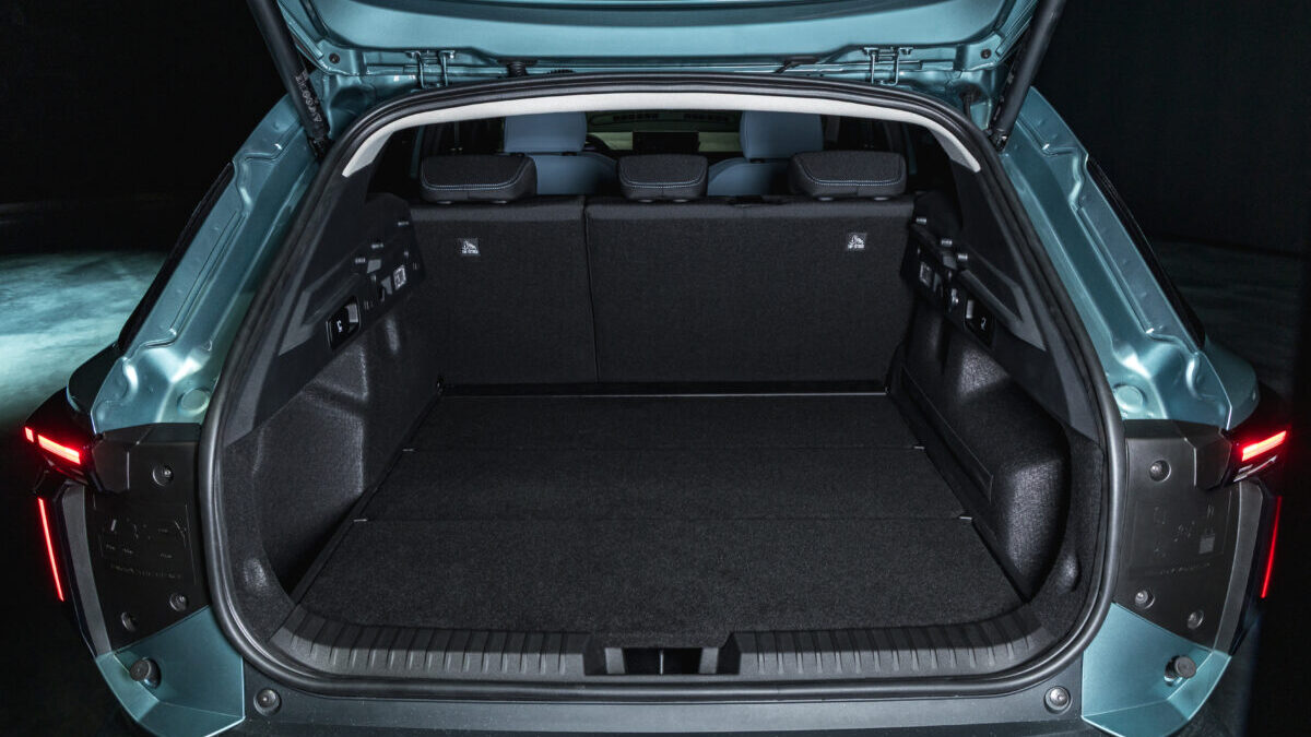 Para los que busquen maletero, 600 litros en el Dacia Striker. Y todo por menos de 25.000 euros Para los que busquen maletero, 600 litros en el Dacia Striker. Y todo por menos de 25.000 euros