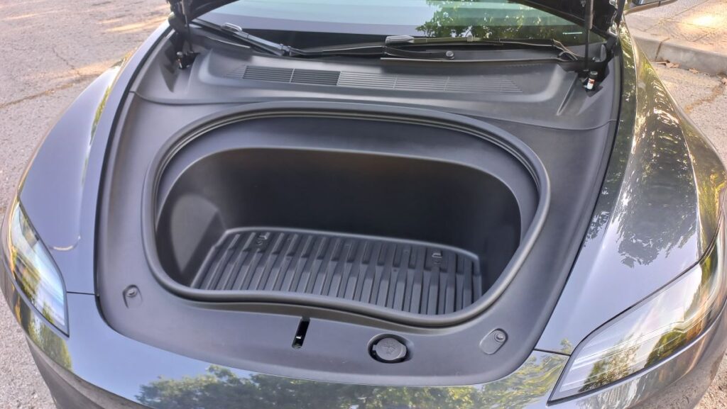 Tesla Model 3 RWD (1)