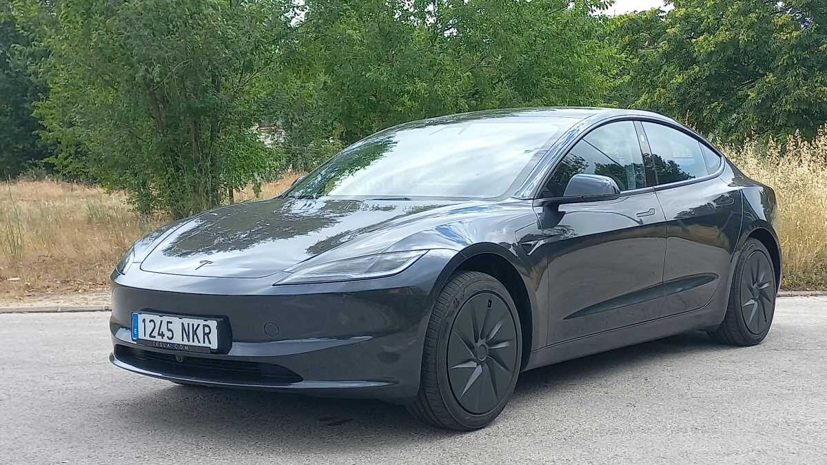 Tesla Model 3 RWD (3) Tesla Model 3 RWD (3)
