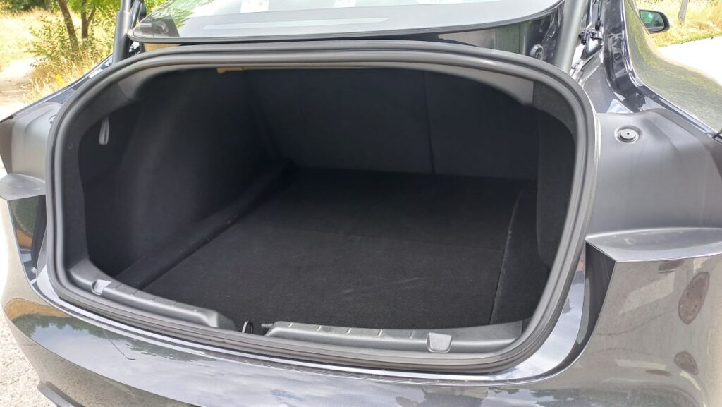 Tesla Model 3 RWD (4)