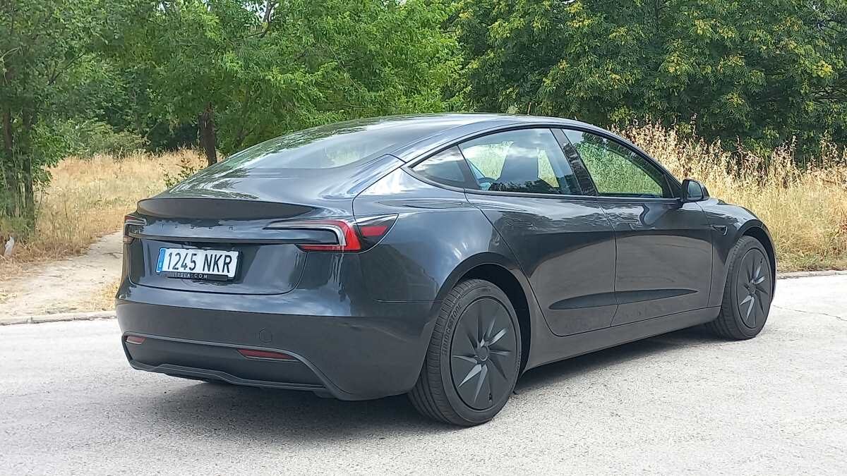 Tesla Model 3 RWD (5) Tesla Model 3 RWD (5)