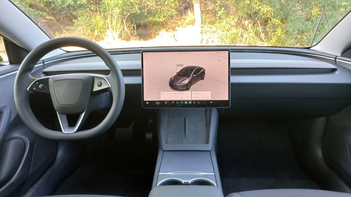 Tesla Model 3 RWD (6) Tesla Model 3 RWD (6)
