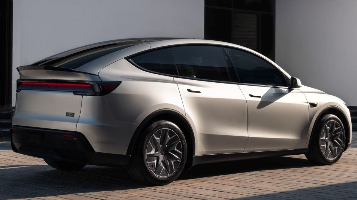 Tesla model Y L 2