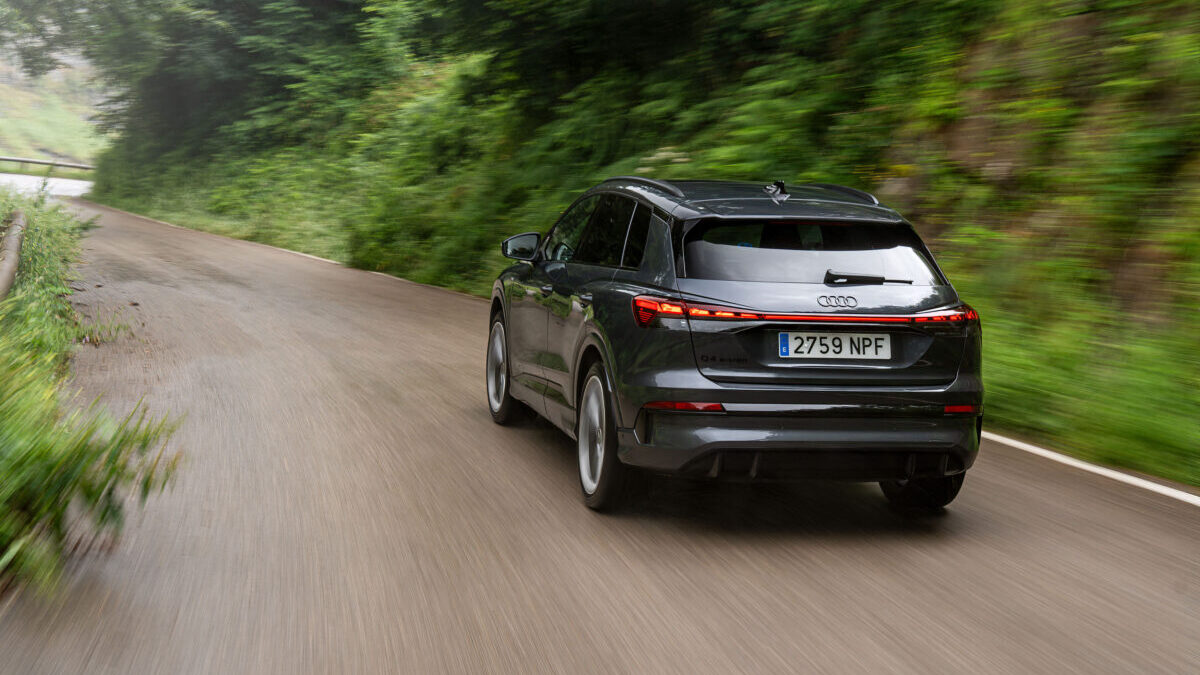 Audi Q4 e-tron performance en marcha por carretera