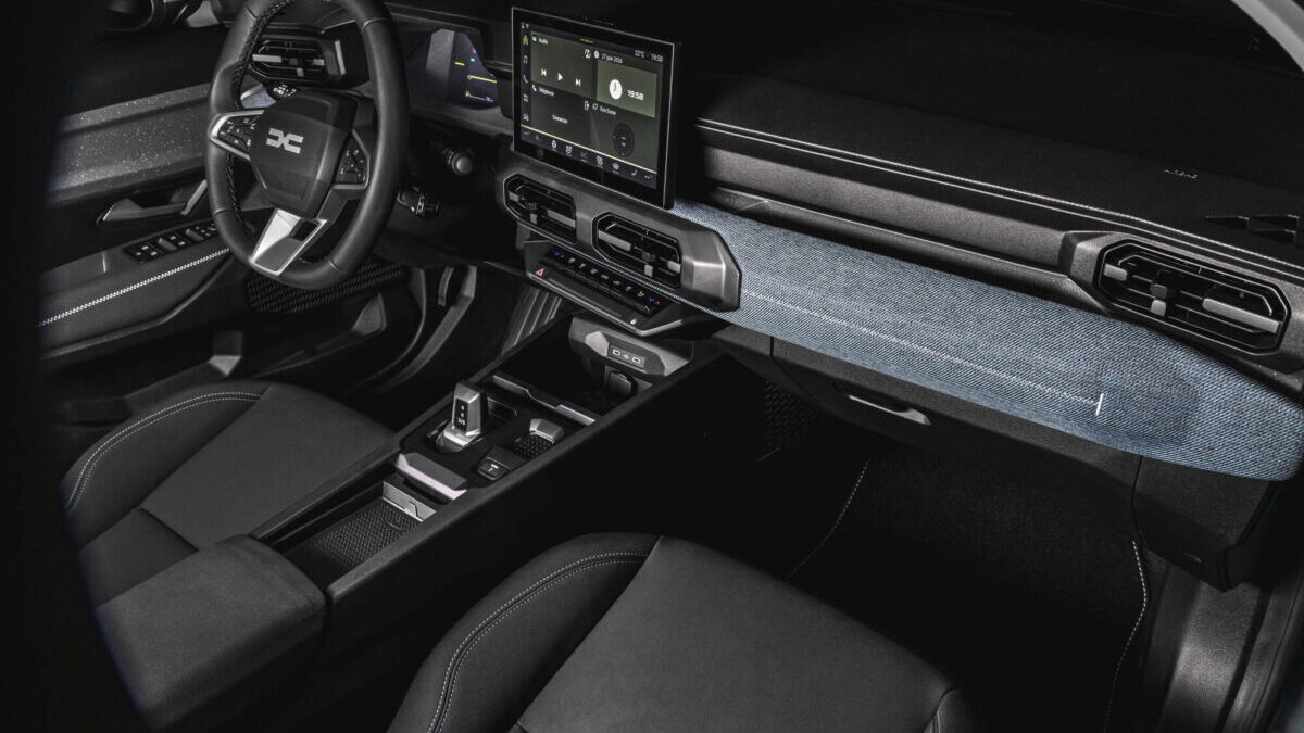 Adiós a la antigua imagen de Dacia con el Striker. Calidades, diseño, confort, espacio...