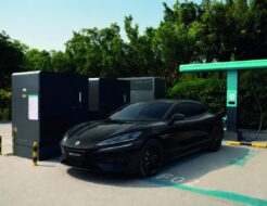 Flash Charging: el 80% en seis minutos, medido por nosotros denza z9gt flash charging APERTURA estacion de carga