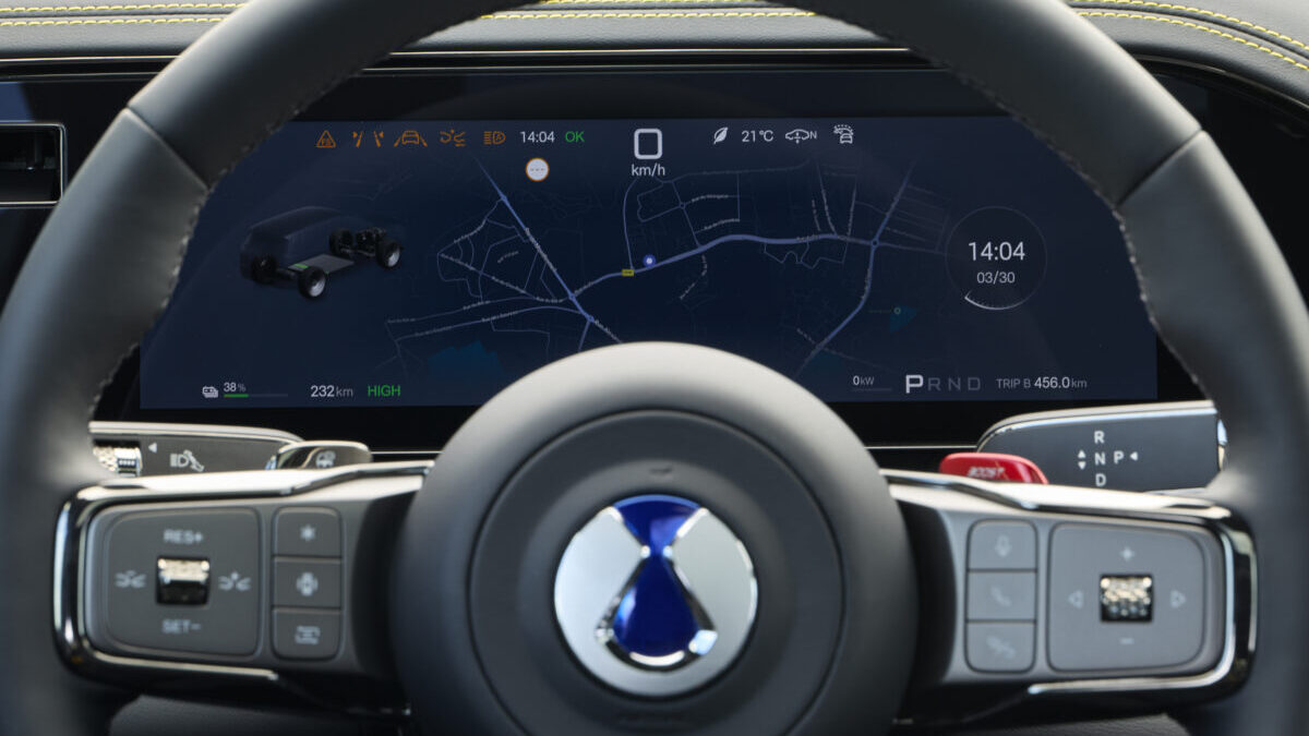 Cuadro de instrumentos digital y volante del Denza Z9GT con el logo iluminado