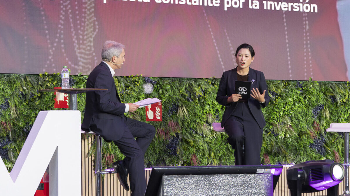 Nicole Wu, directora de tecnología de GWM, en la presentación en España