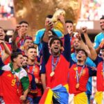 la seleccion espanola levanta la copa del mundo 1 4 800x450