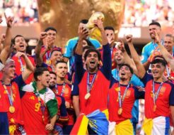 la seleccion espanola levanta la copa del mundo 1 4 800x450