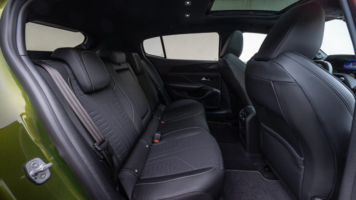 Plazas traseras del Peugeot 408 Plug-in Hybrid