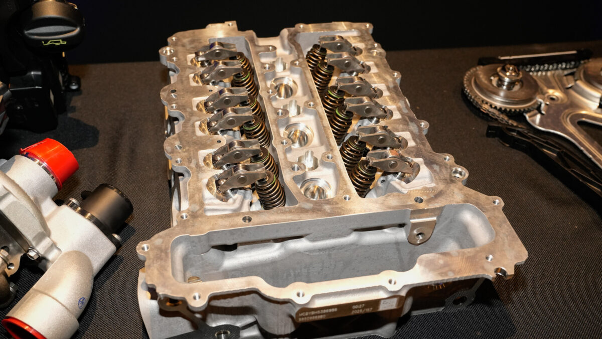 Culata rediseñada del motor Peugeot Turbo 100, preparada para el ciclo Miller
