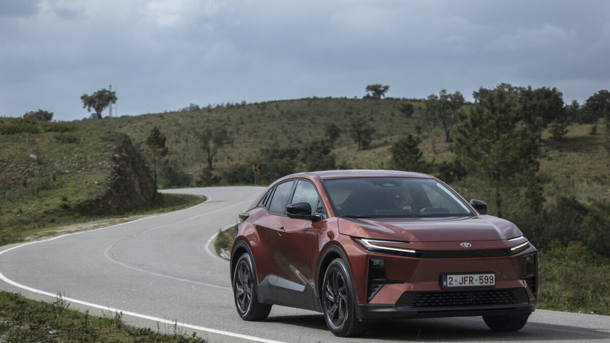 Toyota C-HR+ Advance 2026, prueba, tres cuartos delantero