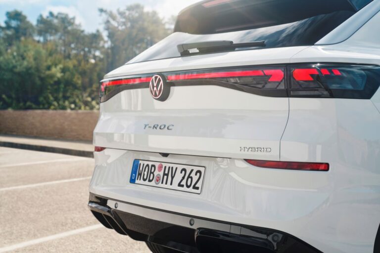volkswagen t roc hybrid r line3