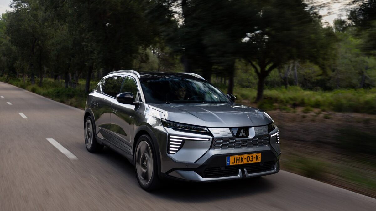 Eclipse Cross 2026, un Renault Scénic con piel de Mitsubishi Eclipse Cross 2026, un Renault Scénic con piel de Mitsubishi