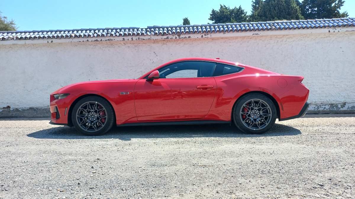 Ford Mustang GT (2) Ford Mustang GT (2)