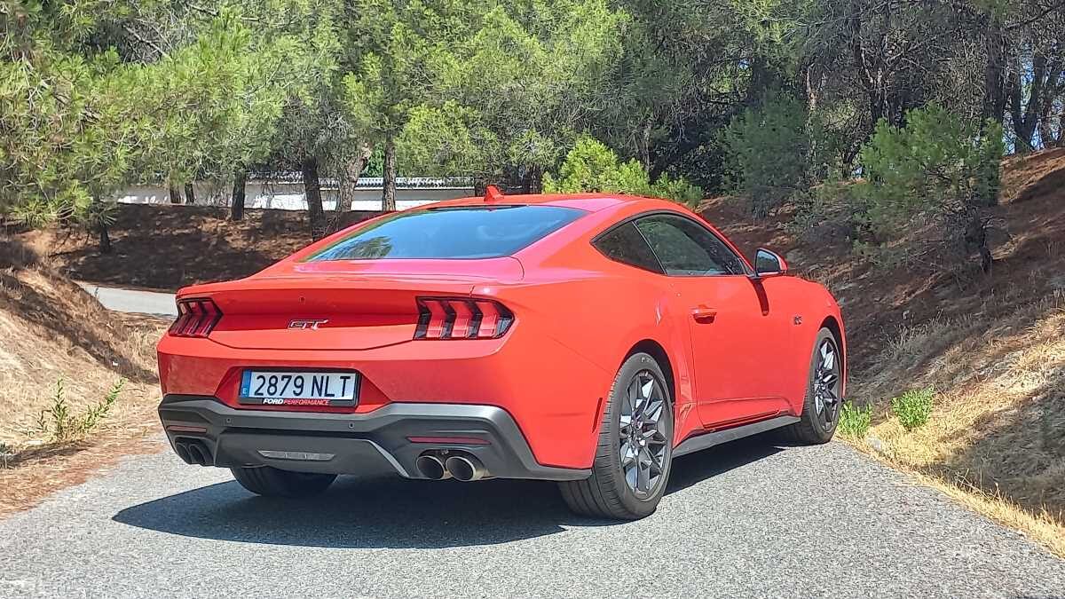 Ford Mustang GT (4) Ford Mustang GT (5)
